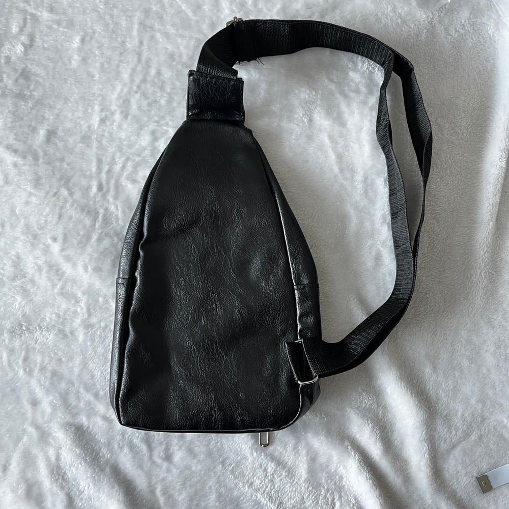 NEW Men's Jingpin Black Faux Leather Sling Crossbody Bag NIP - Picture 3 of 3